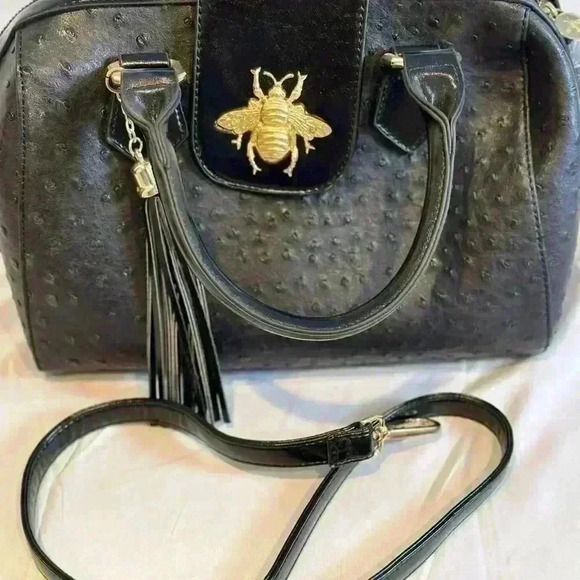NWT! 🐝🐝🐝Handmade Bosom Buddy Bag Black with Large Gold Bee Closure - Picture 9 of 11